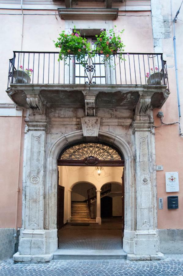 Palazzo Salini - Appartamento Familiare Sulmona Dış mekan fotoğraf
